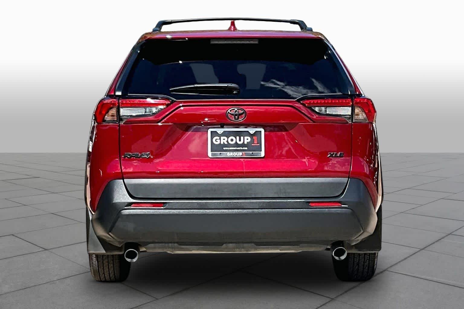 Used 2025 Ruby Flare Pearl Toyota XLE image 4