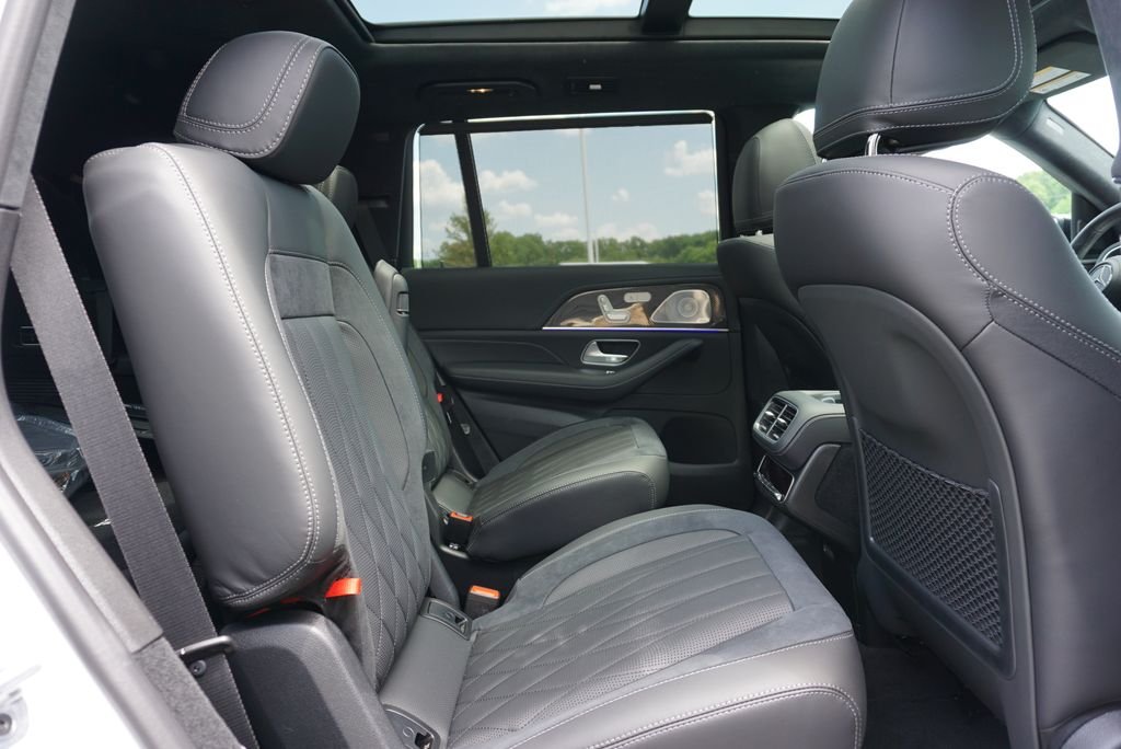 New 2026 MANUFAKTUR Moonlight White Metallic Mercedes-Benz GLS 63 AMG® image 44