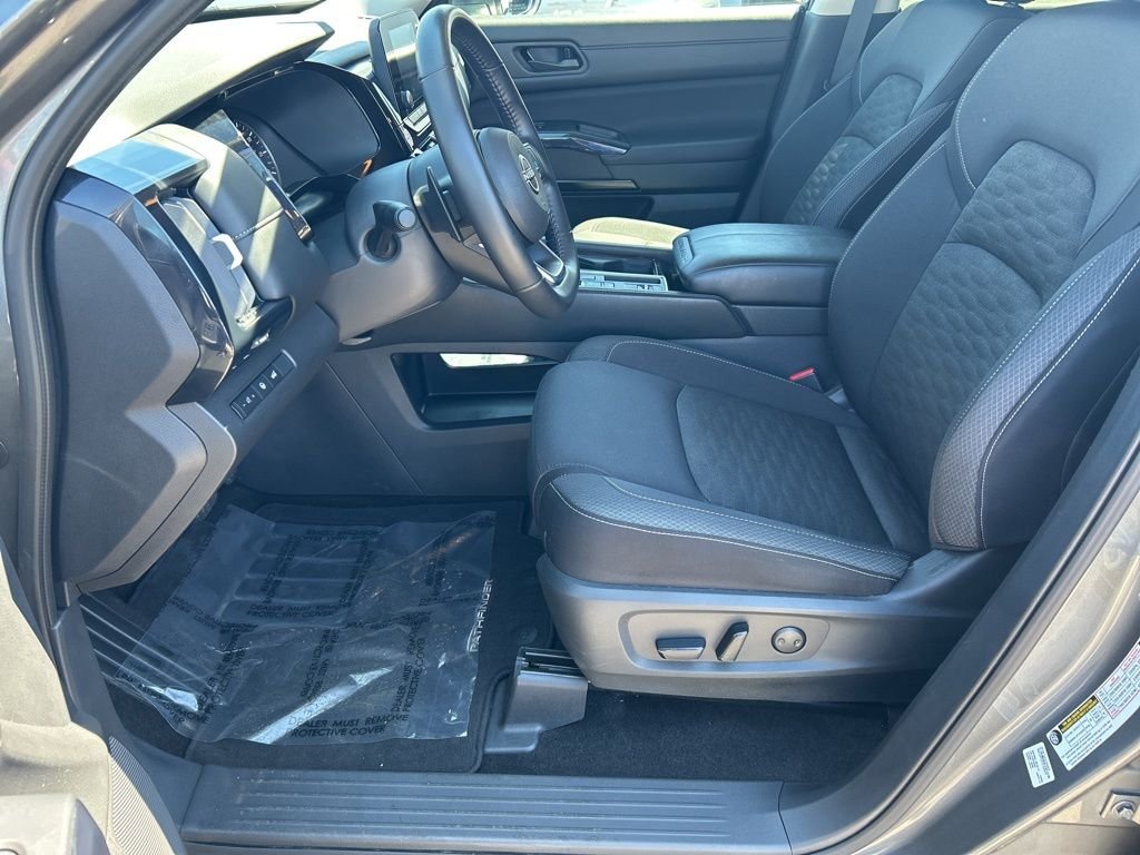 Used 2025 Gray Nissan SV image 13