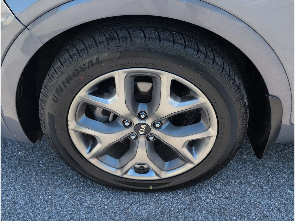 Used 2020 SILVER Kia 4d SUV FWD SX image 9