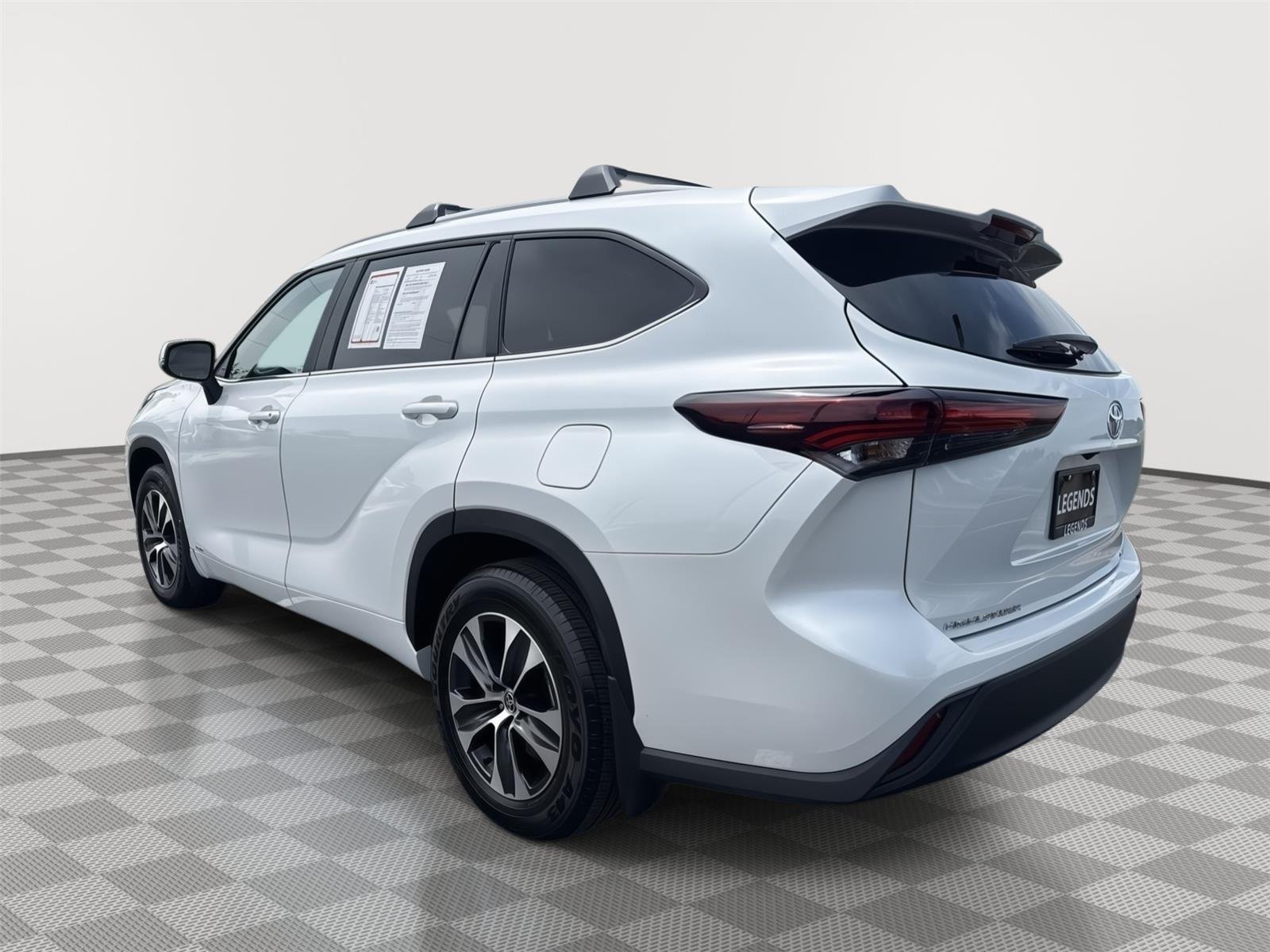 Used 2026 Wind Chill Pearl Toyota Hybrid XLE image 12