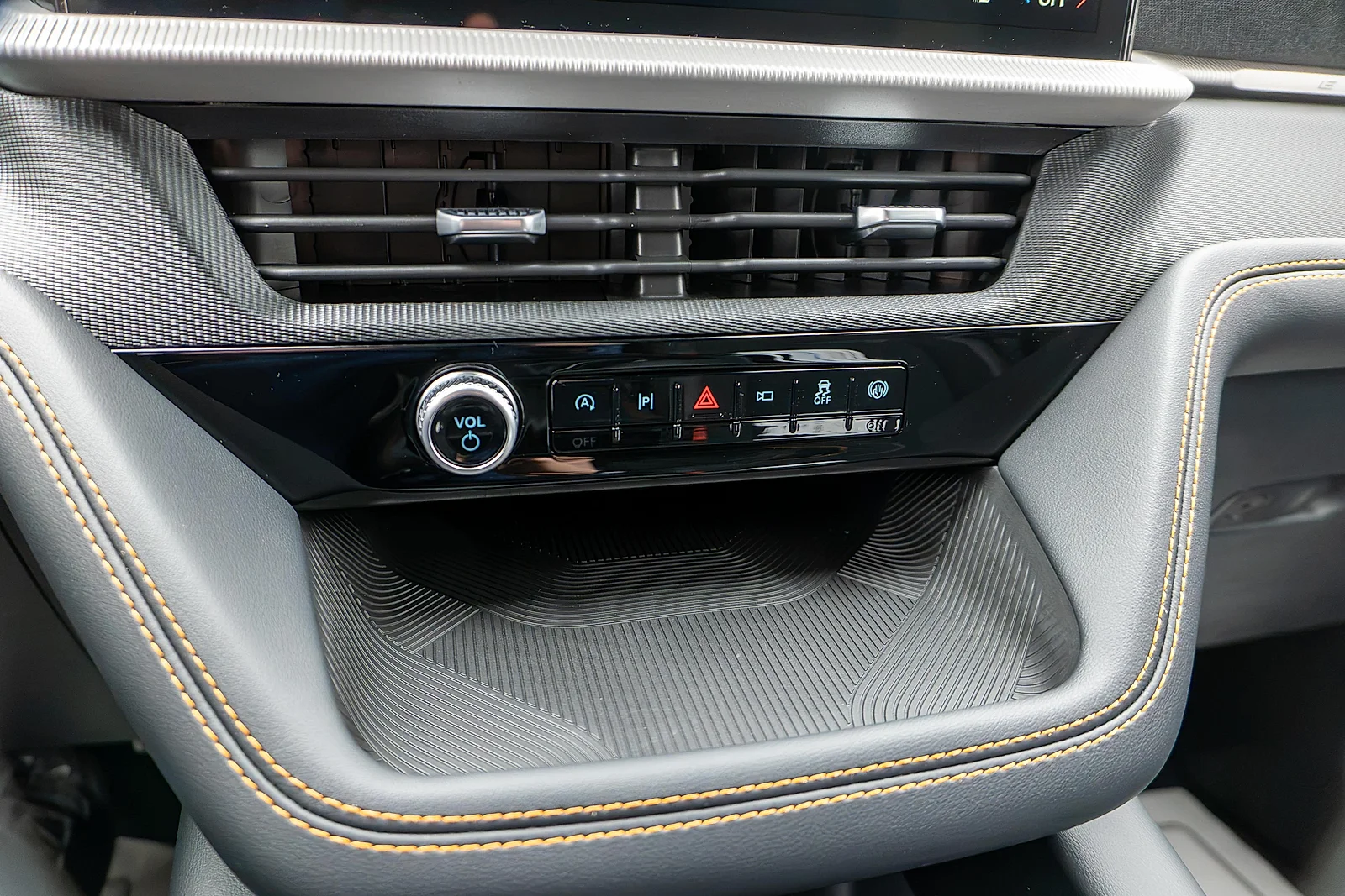 New 2027 Carbonized Gray Metallic Ford Tremor® image 21