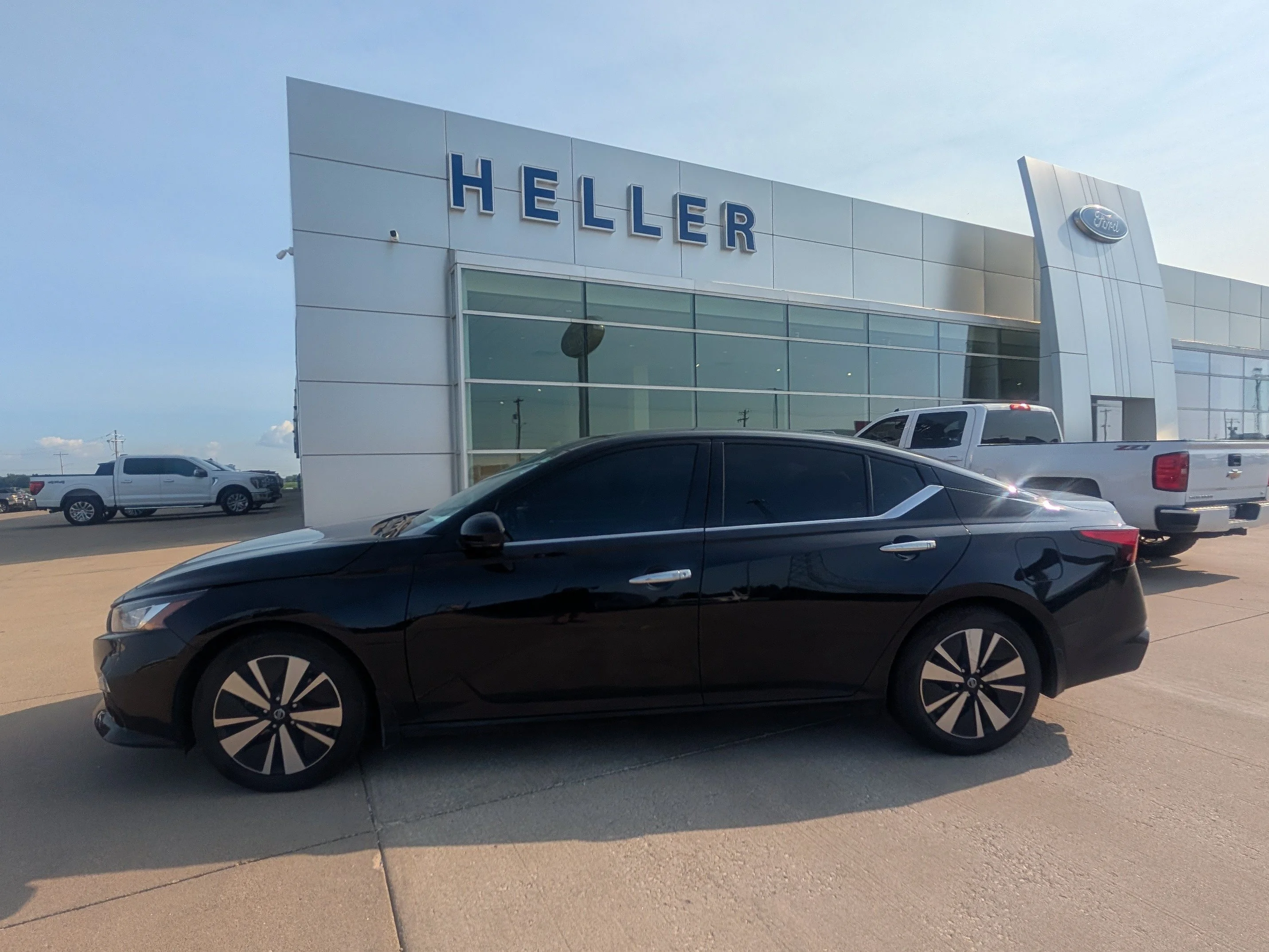 Used 2021 Super Black Clearcoat Nissan 2.5 SL image 3