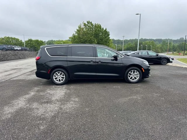 Used 2023 Black Chrysler Touring L image 3