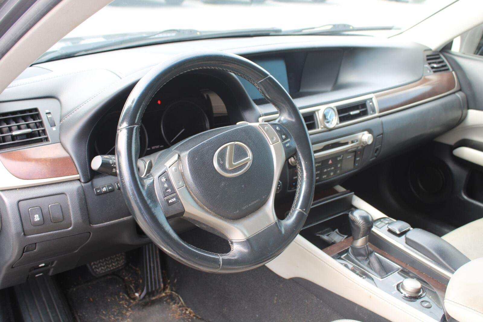 Used 2014 Nebula Gray Pearl Lexus 4dr Sdn RWD image 9
