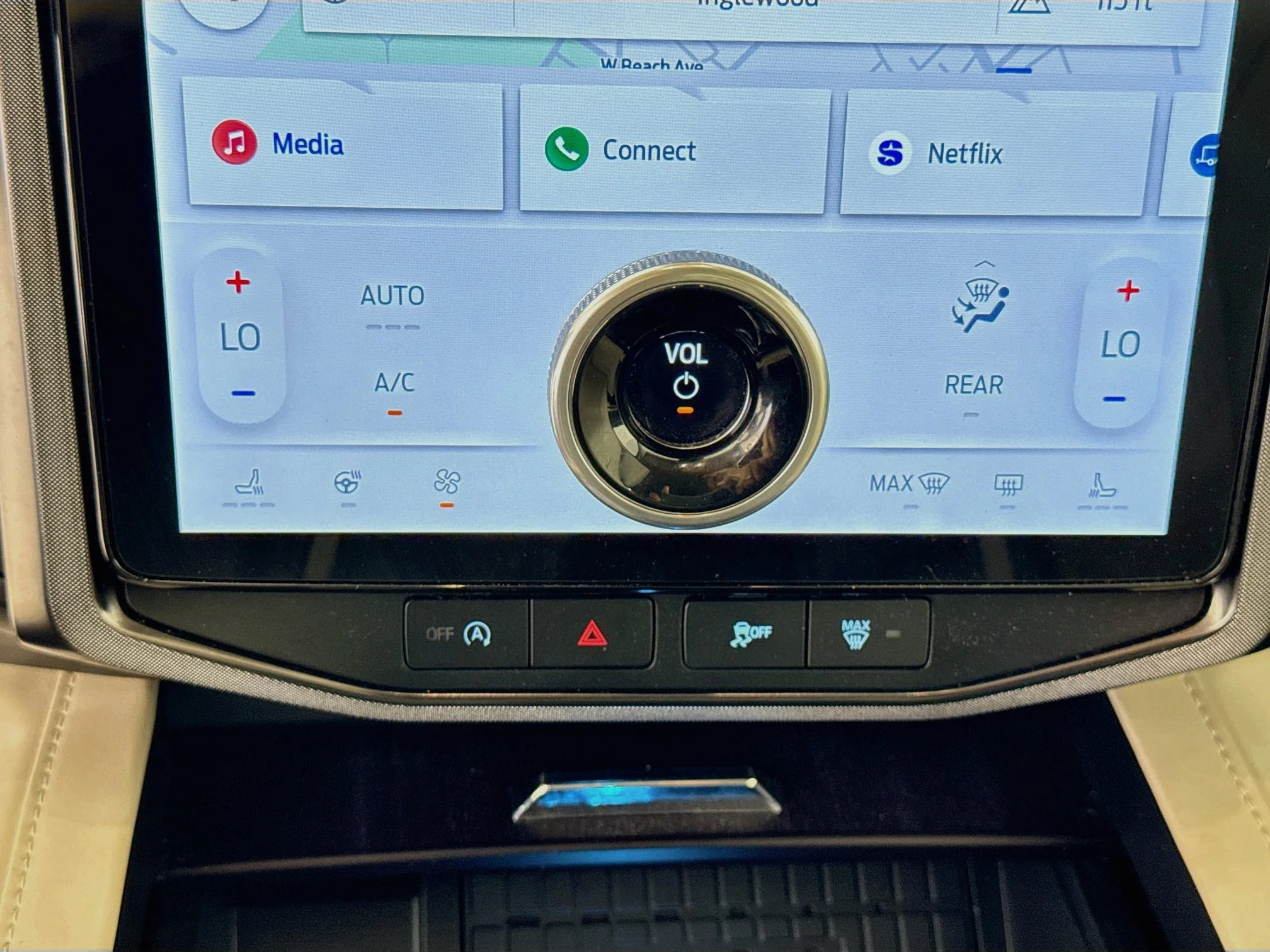 Used 2023  Ford Platinum image 18