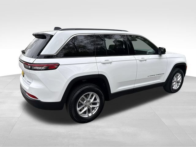 New 2026 Bright White Clear-Coat Exterior Paint Jeep Laredo image 7