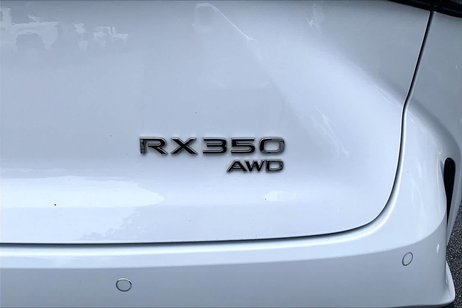 Used 2024 Ultra White Lexus F SPORT Handling image 10