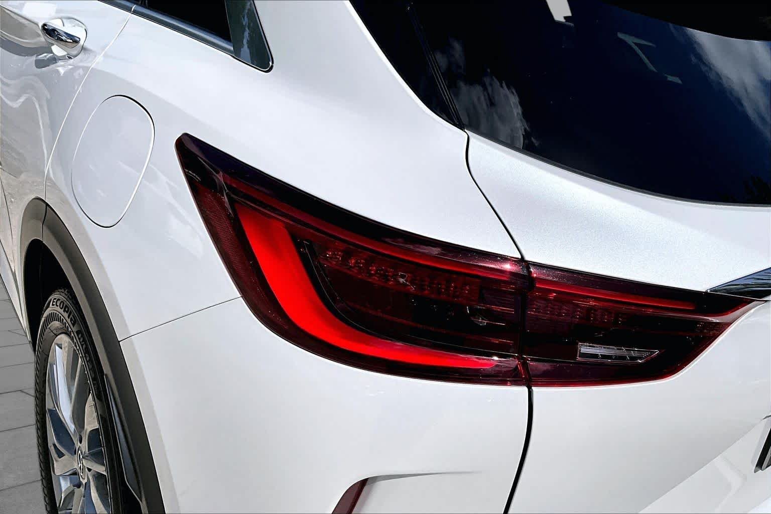 Used 2025 Radiant White INFINITI LUXE image 27