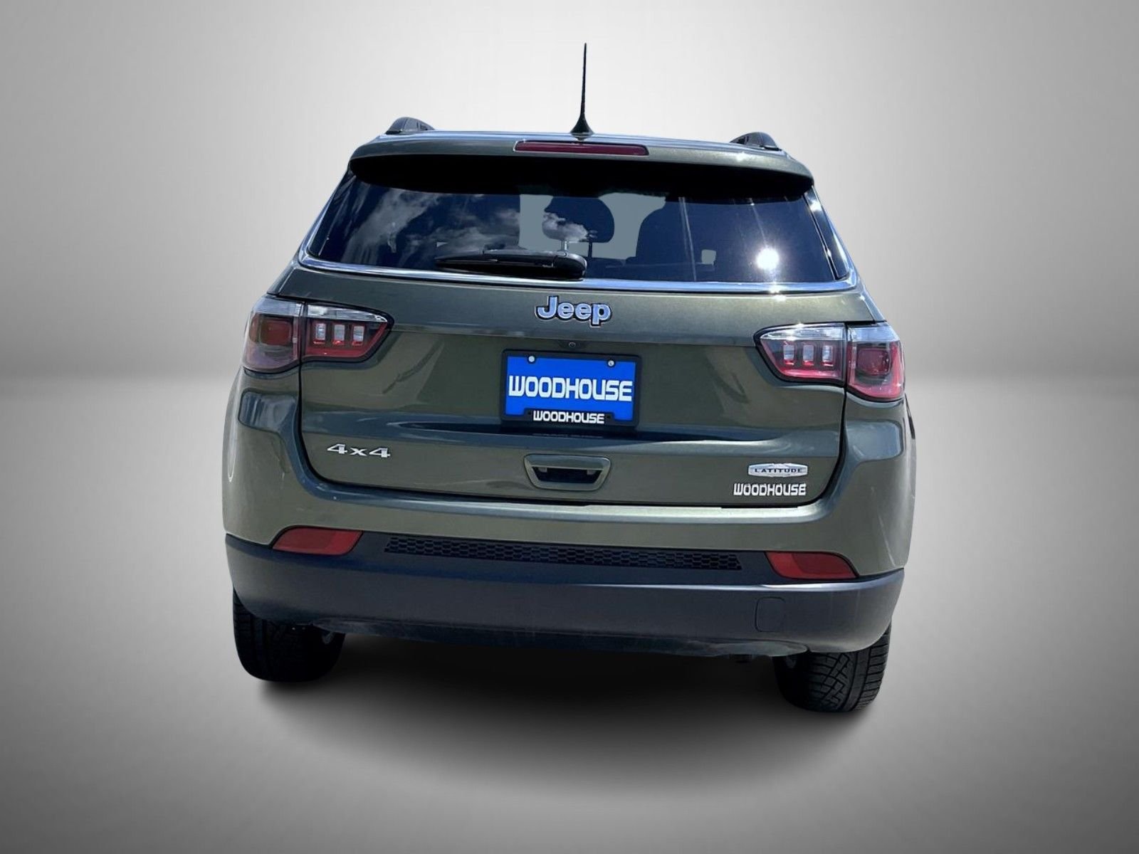 Used 2018 Green Jeep Latitude image 6