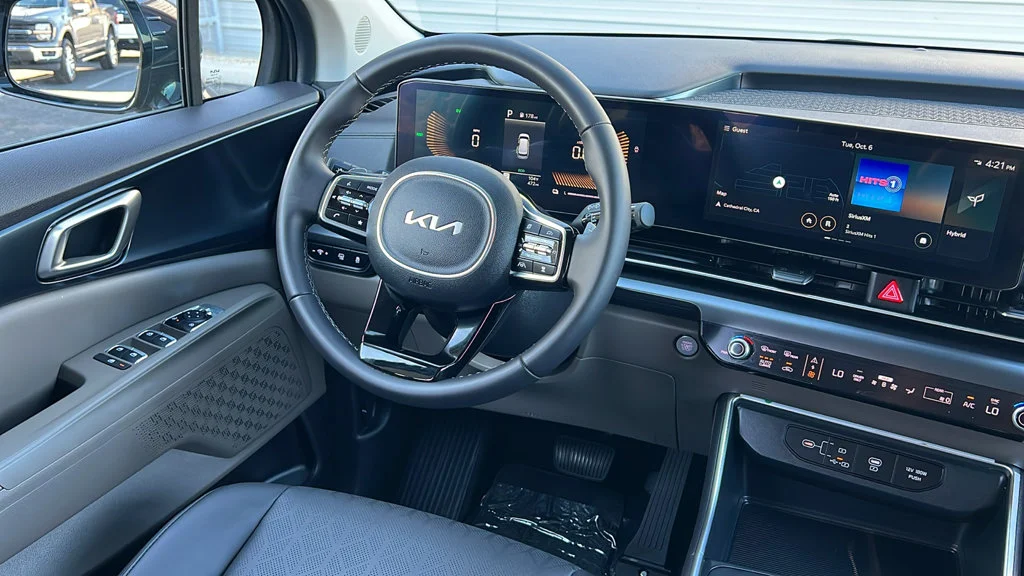 Certified Used 2026 Metal Kia LXS image 13