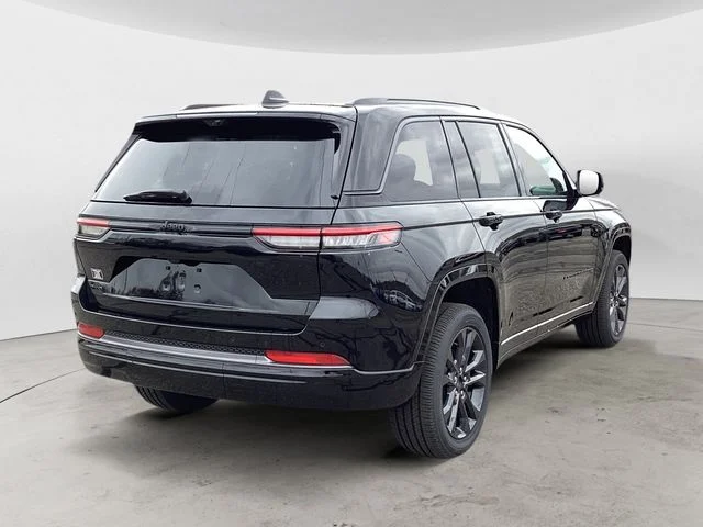 New 2026 Diamond Black Crystal Pearlcoat Jeep LIMITED RESERVE 4X4 image 6
