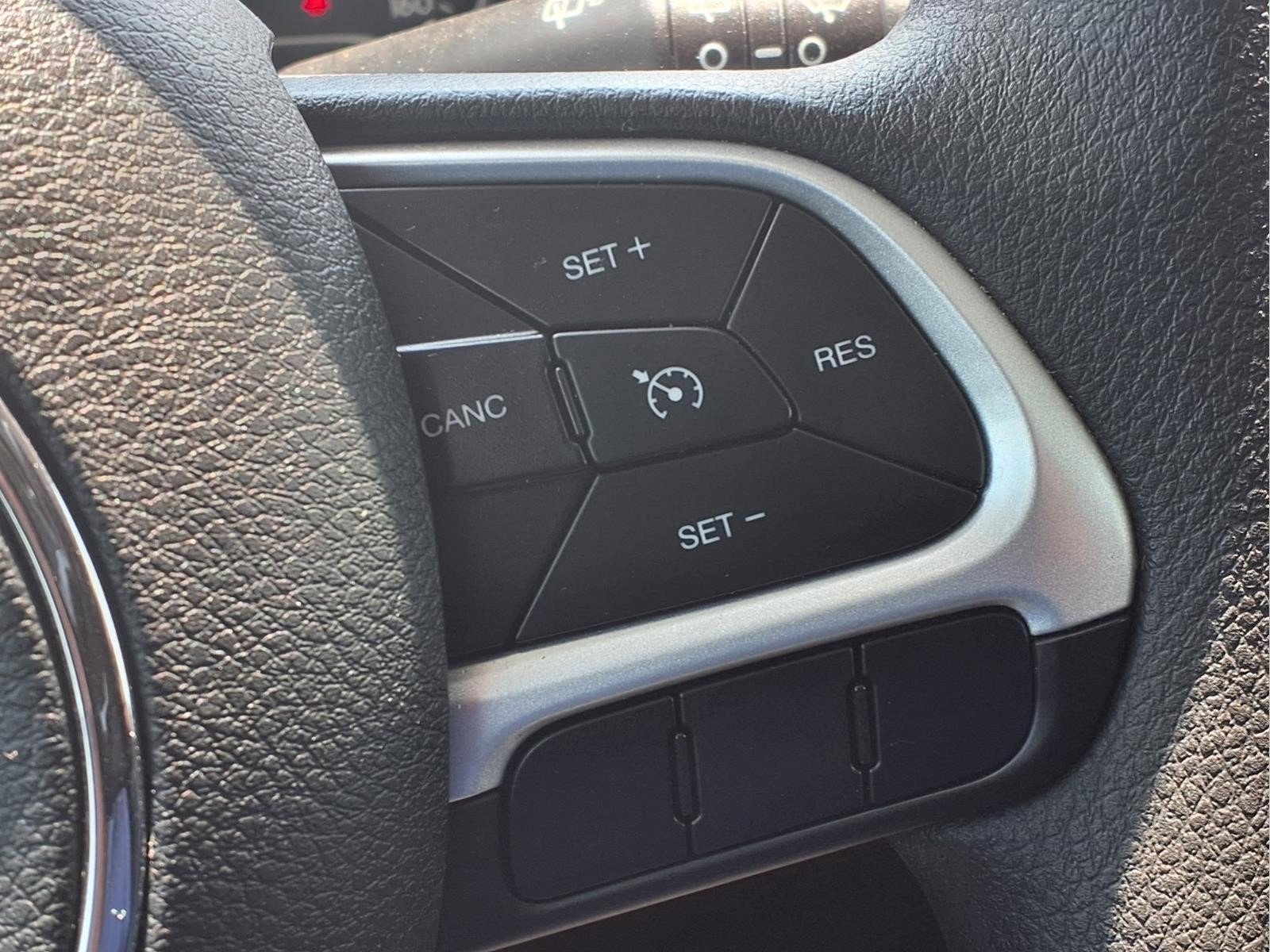 Used 2023 Alpine White Clearcoat Jeep Latitude image 17