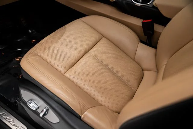 Used 2014  Porsche Diesel Platinum Edition image 7