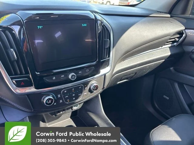 Used 2019 Gray Chevrolet RS image 21