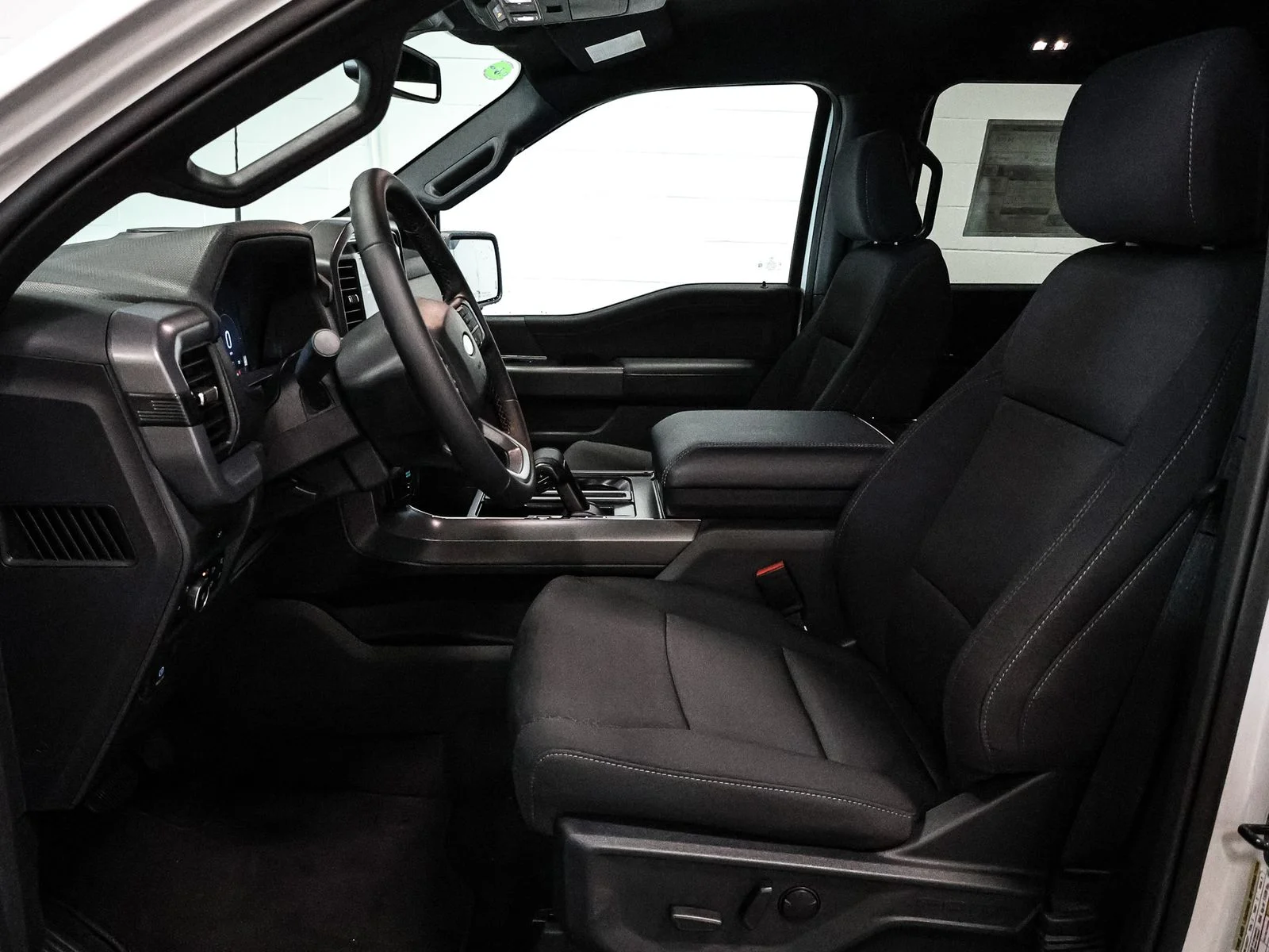 New 2026 Oxford White Ford XLT image 23