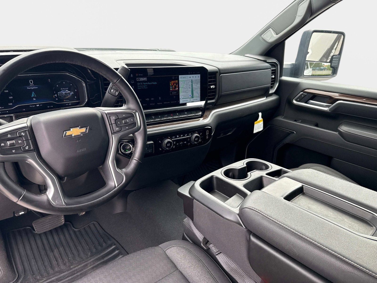 Used 2025 Summit White Chevrolet LT image 16