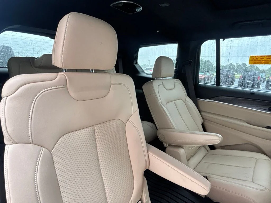 Used 2024 Gray Jeep Limited image 33