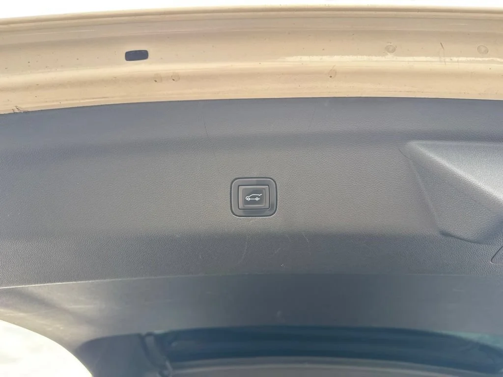 Used 2023 White Frost Tricoat GMC Denali Ultimate image 38