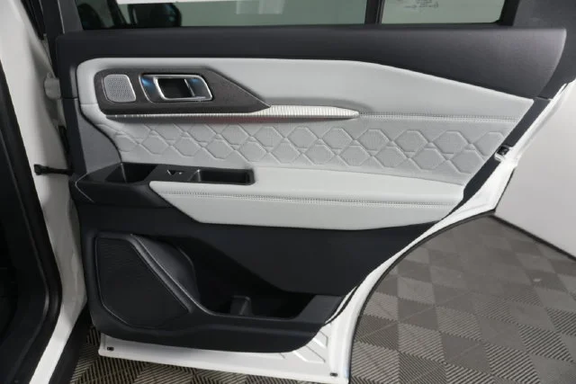 New 2027 Star White Metallic Tri-Coat Ford Platinum™ image 32