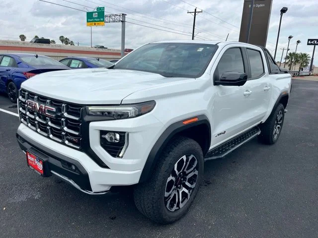 Used 2025 White GMC AT4 image 3