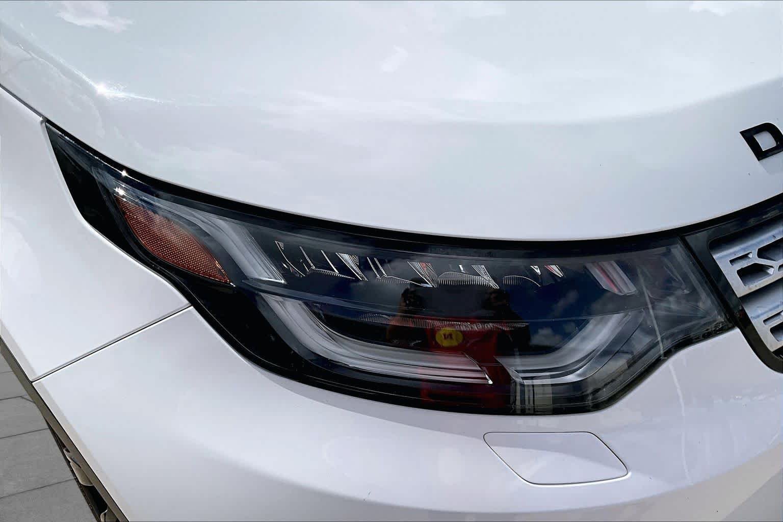 Used 2018 Fuji White Land Rover HSE Luxury image 28