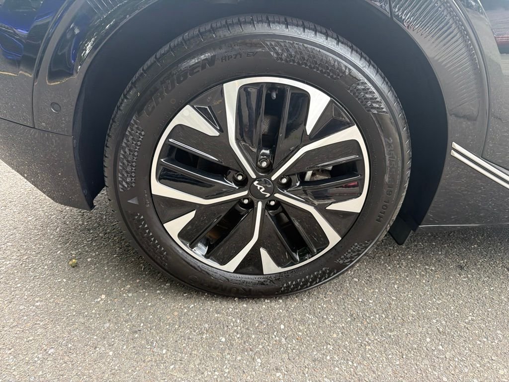 Used 2023 Black Kia Wind image 23