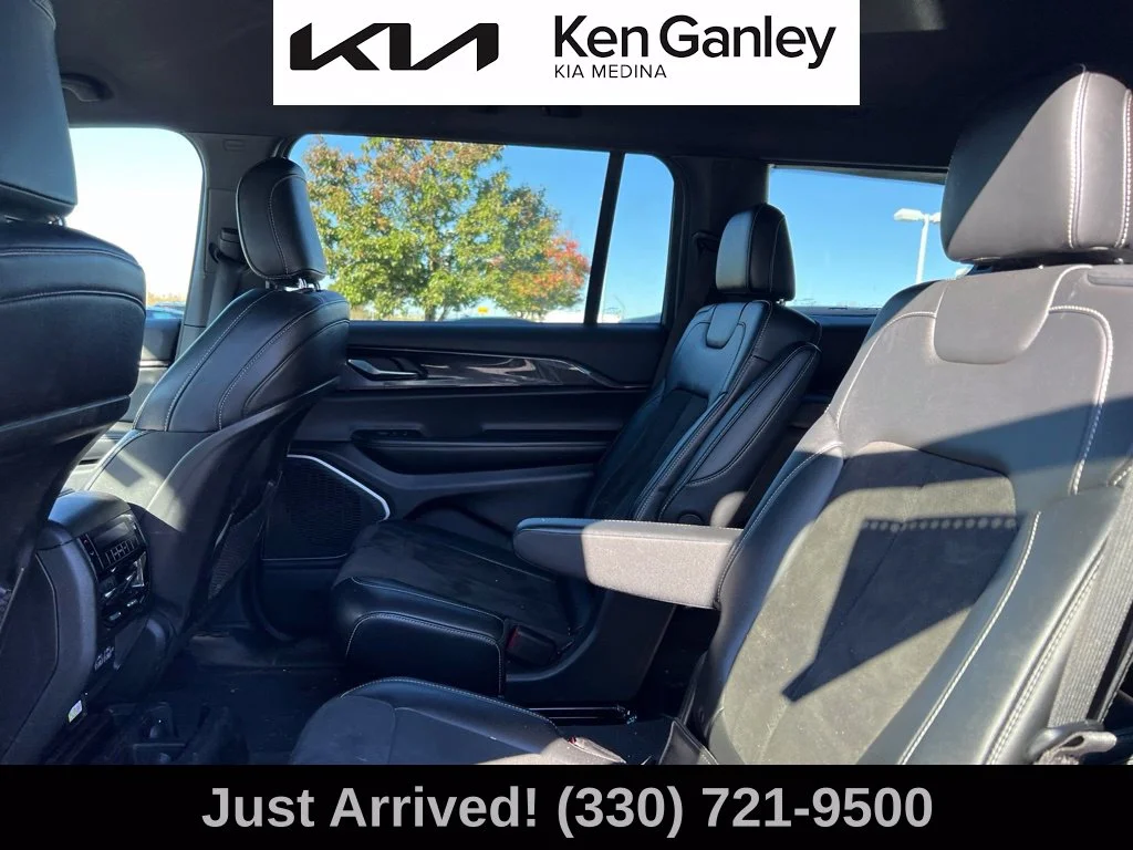 Used 2021 Gray Jeep Altitude image 10