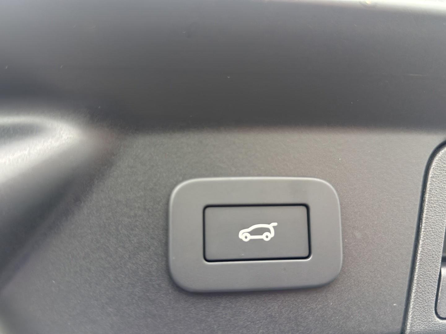 New 2026 Batumi Gold Land Rover Belgravia Edition image 22