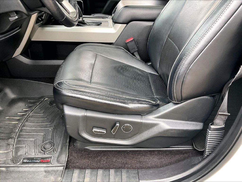 Used 2016 White Platinum Clearcoat Metallic Ford Lariat image 33
