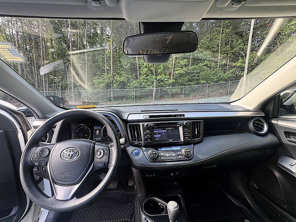 Used 2018 Super White Toyota Hybrid LE image 23