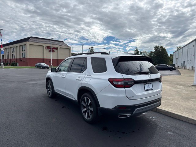 Used 2023 White Honda Touring image 7