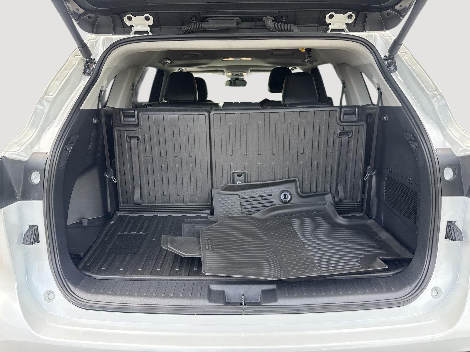 Used 2026 Wind Chill Pearl Toyota Hybrid XLE image 8