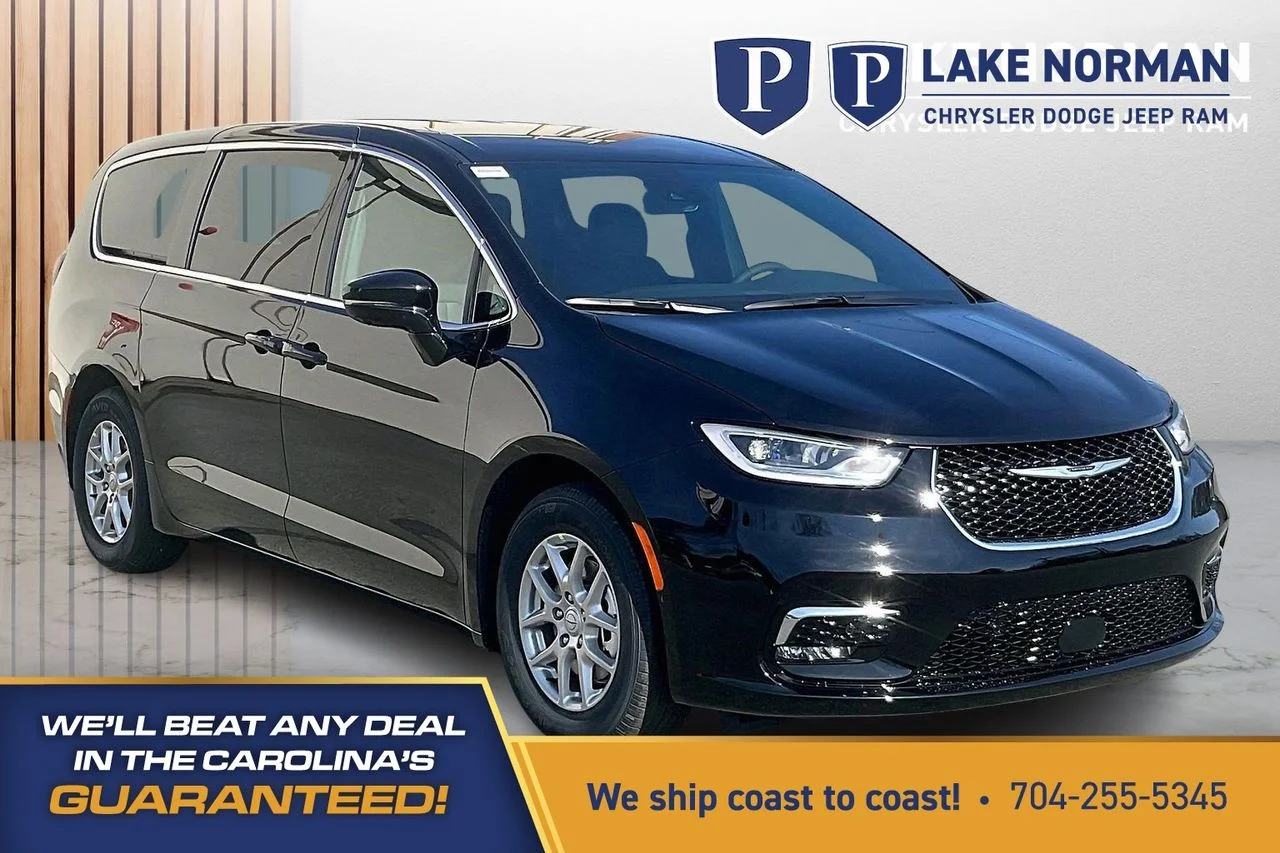 2026 Chrysler Pacifica Select's photo