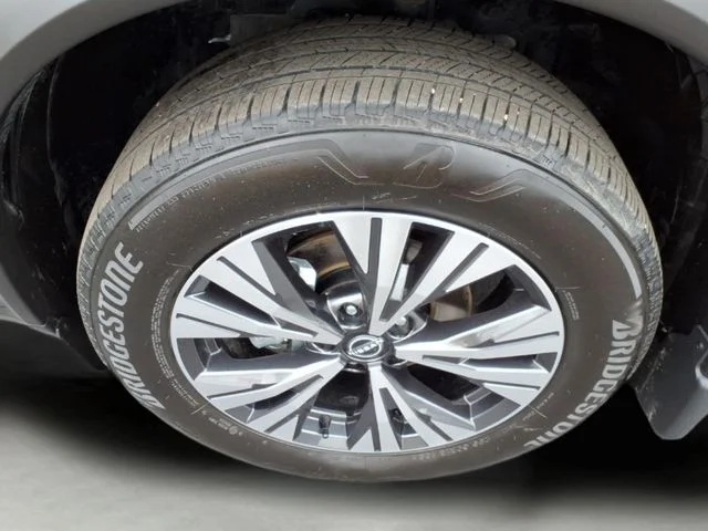 Used 2023 Gray Nissan SV image 9