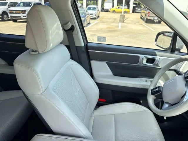 Used 2026 Silver Hyundai SEL image 32
