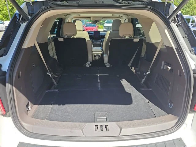 Used 2023 White Ford Platinum image 12