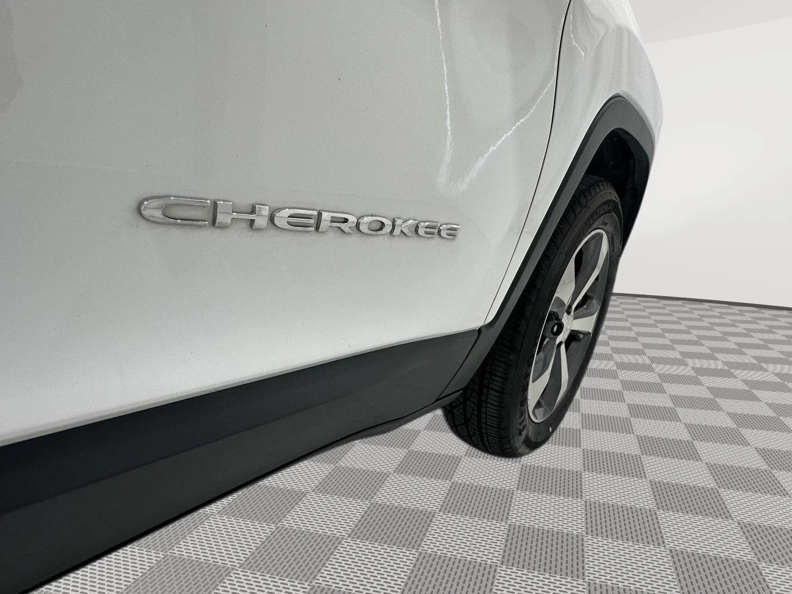 Used 2019 Bright White Clearcoat Jeep Limited image 29