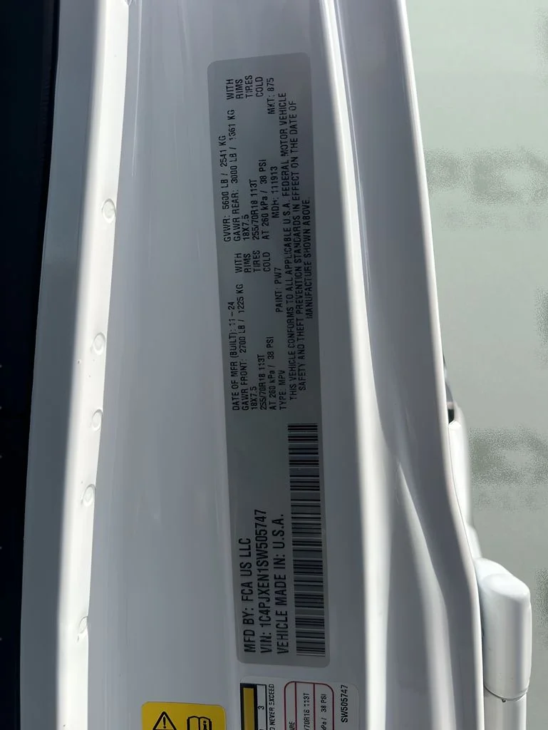 Used 2025 White Jeep Sahara image 31
