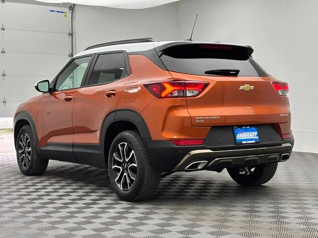 Used 2023 Vivid Orange Metallic Chevrolet ACTIV image 12