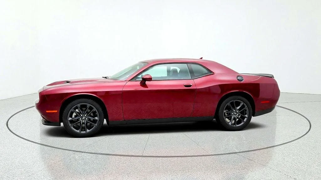 Used 2023 Octane Red Pearlcoat Dodge SXT AWD image 8