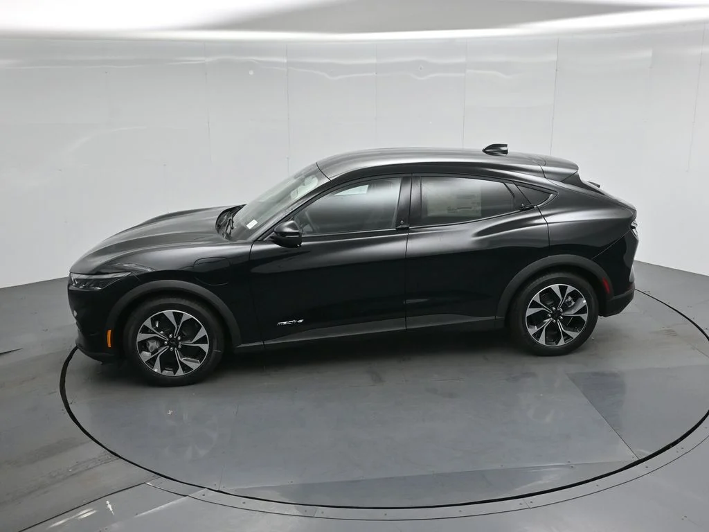 New 2026 Shadow Black Ford Select image 41