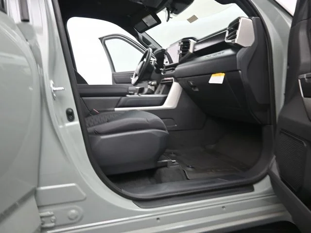 Used 2025  Toyota SR5 image 15