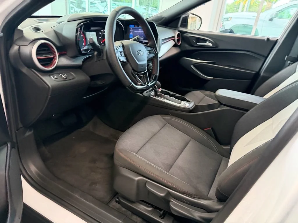 Used 2024 Summit White Chevrolet 1RS image 8