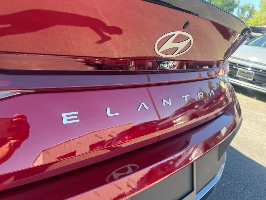 Used 2025 Red Hyundai SEL Sport image 13