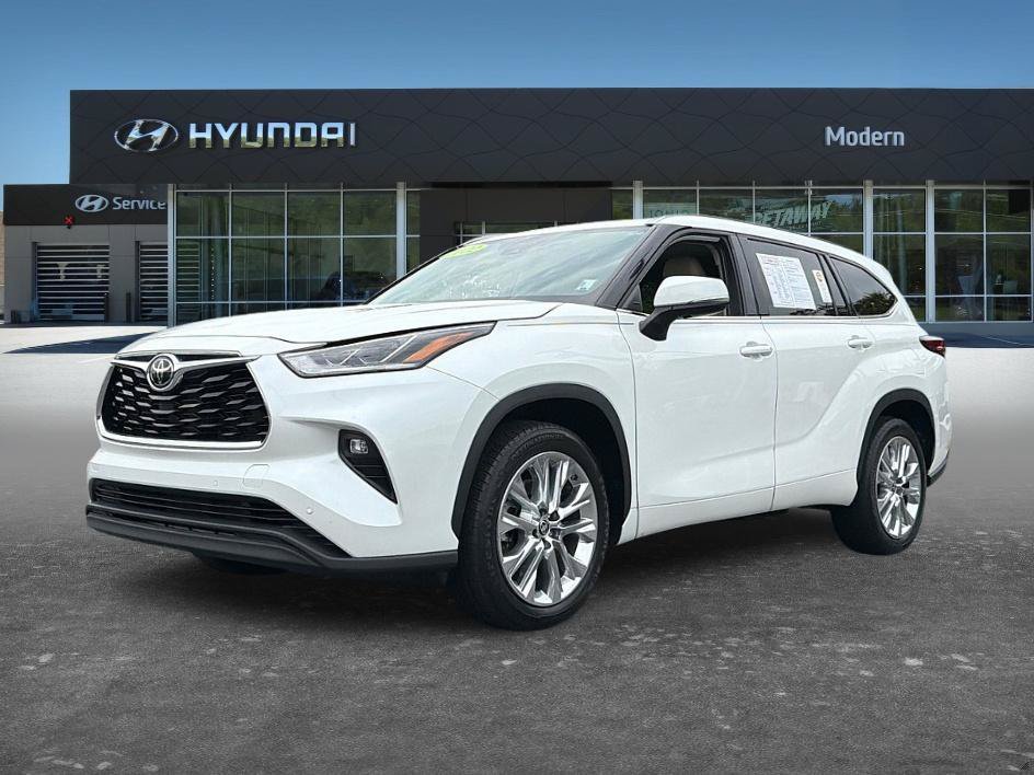 Used 2022 Pearl Toyota Limited image 1