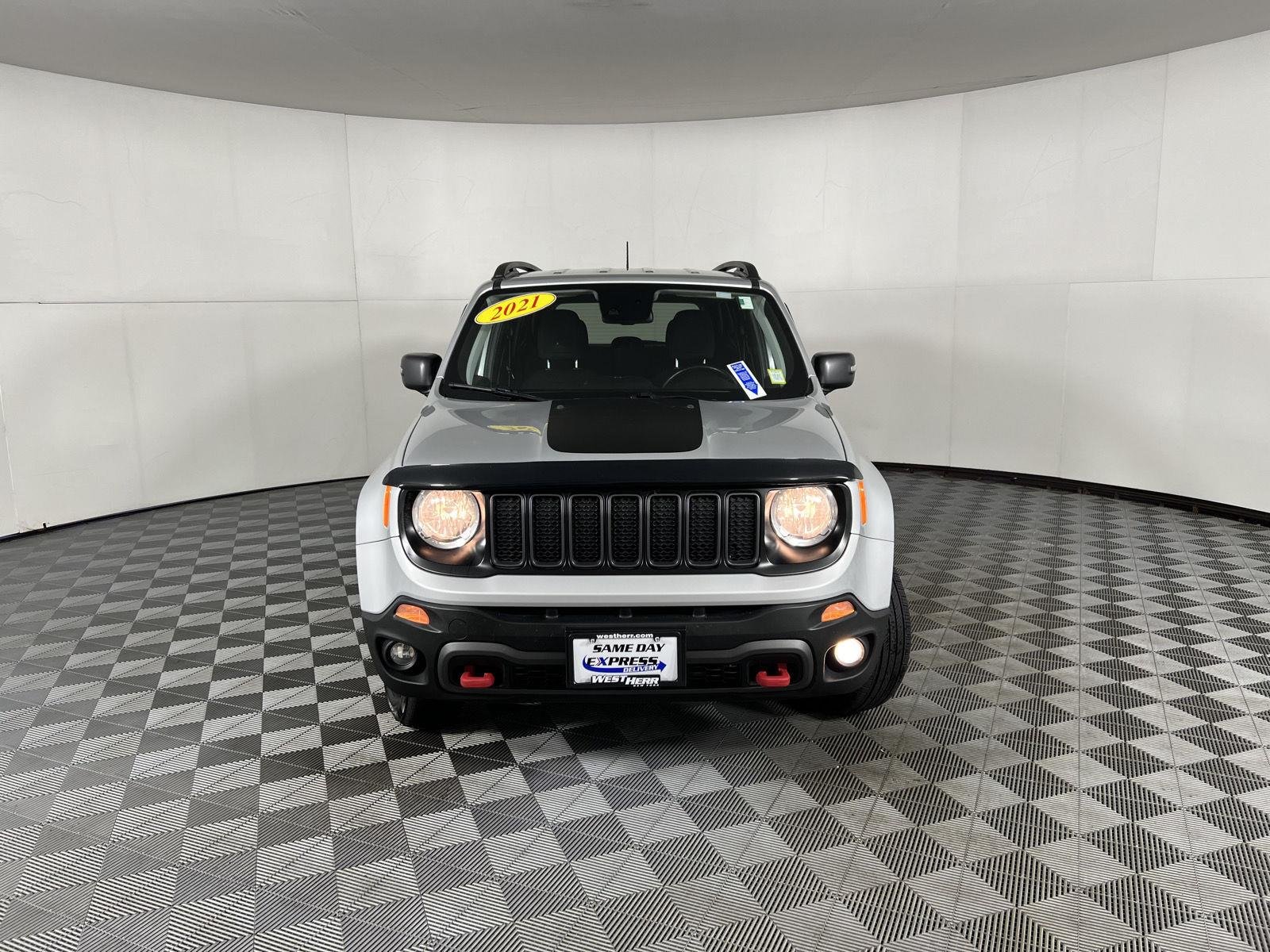 Used 2021 Glacier Metallic Clearcoat Jeep Trailhawk image 5