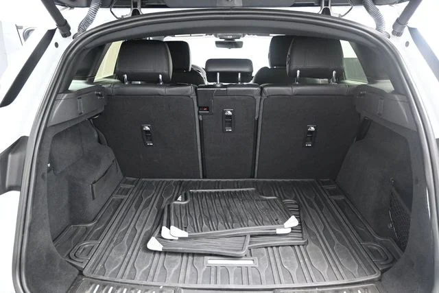 Used 2020  Land Rover First Edition image 12