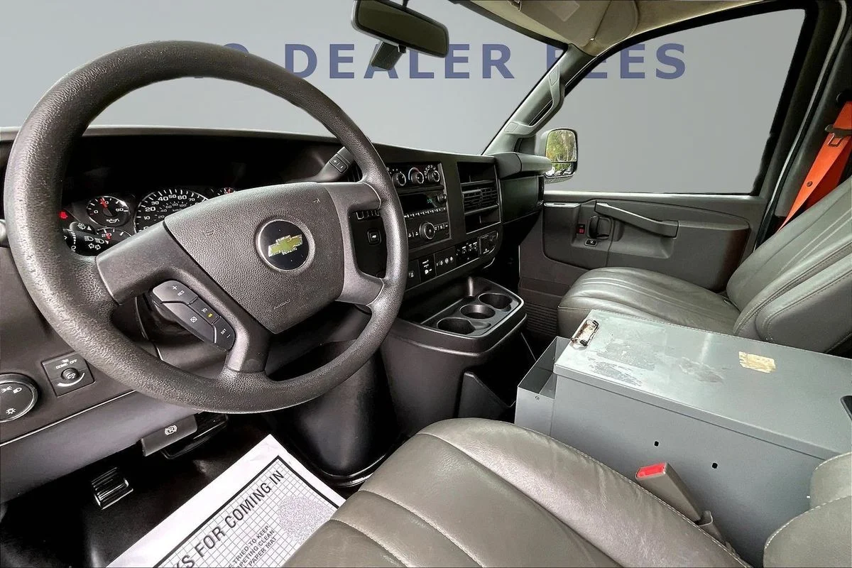 Used 2018  Chevrolet Work Van image 9