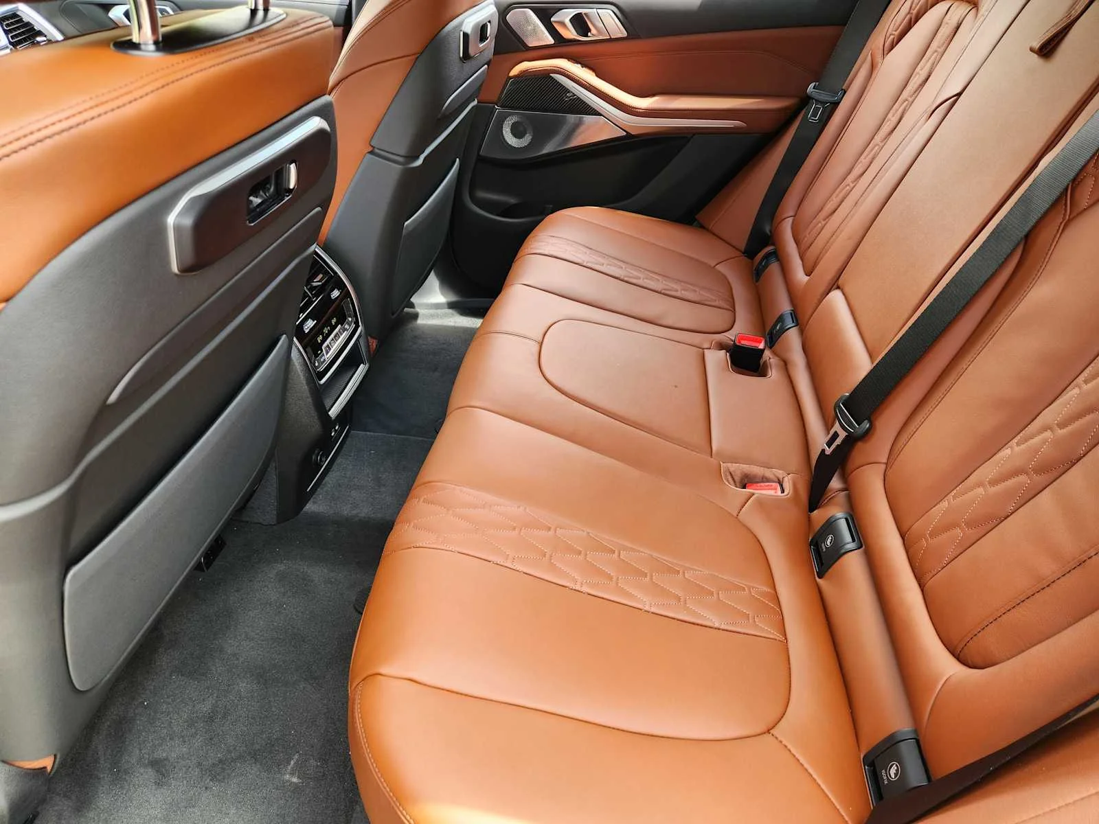 New 2026 Manhattan Green Metallic BMW M60i image 7